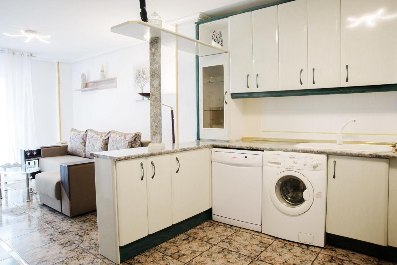 Holiday La Loma Apartment ตอร์เรเวียคา ภายนอก รูปภาพ