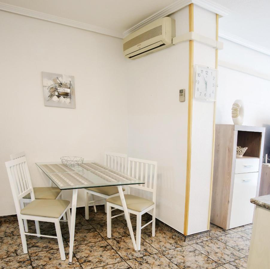 Holiday La Loma Apartment ตอร์เรเวียคา ภายนอก รูปภาพ