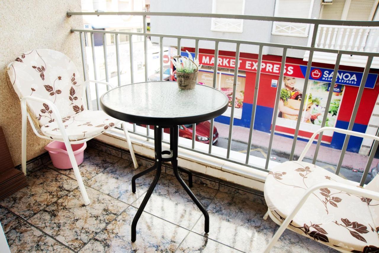 Holiday La Loma Apartment ตอร์เรเวียคา ภายนอก รูปภาพ