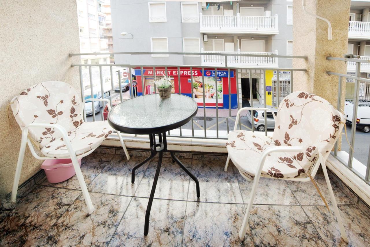Holiday La Loma Apartment ตอร์เรเวียคา ภายนอก รูปภาพ